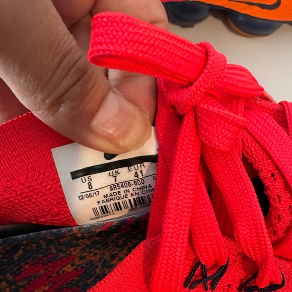 Red Nike Air Vapormax Flyknit 3 trainers Size-8 - Picture 2 of 7
